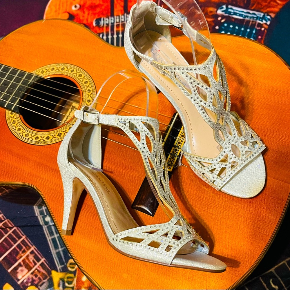 🌹Beautiful Silver Rhinestone City Classified Latticed T-Strap Heels!
